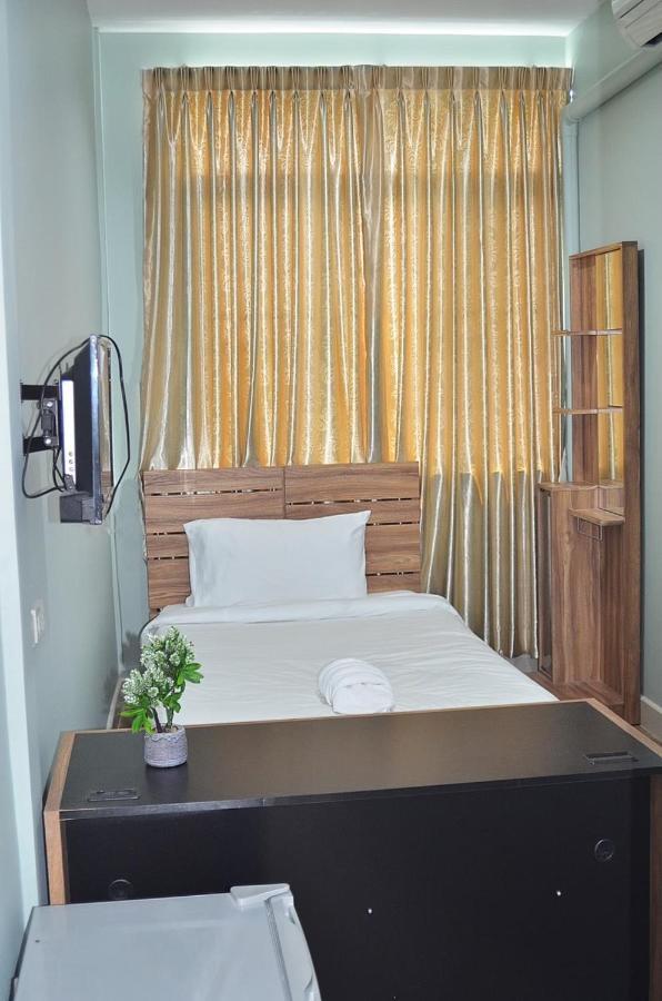 בנגקוק Baanpin Hotel & Cafe מראה חיצוני תמונה