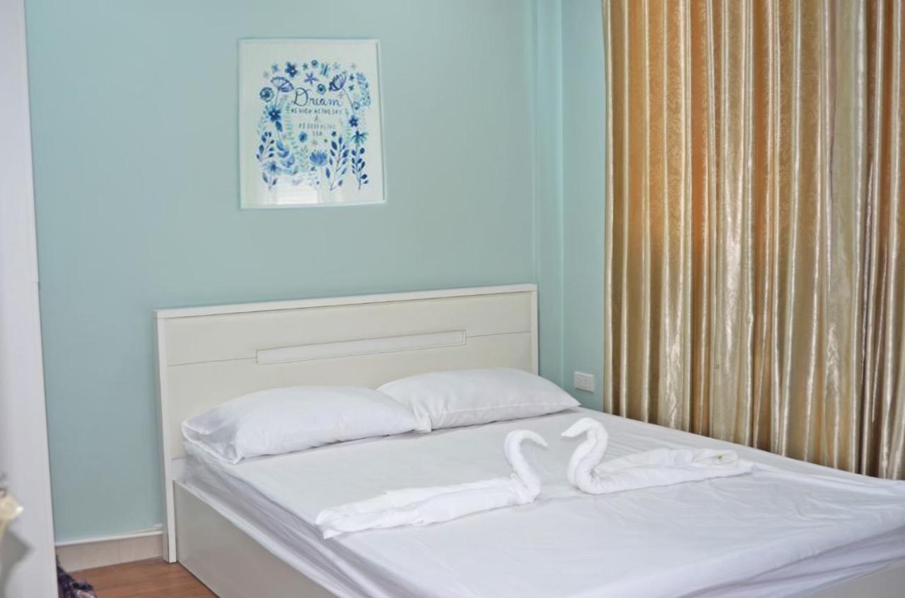 בנגקוק Baanpin Hotel & Cafe מראה חיצוני תמונה