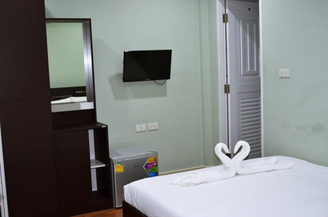 בנגקוק Baanpin Hotel & Cafe מראה חיצוני תמונה