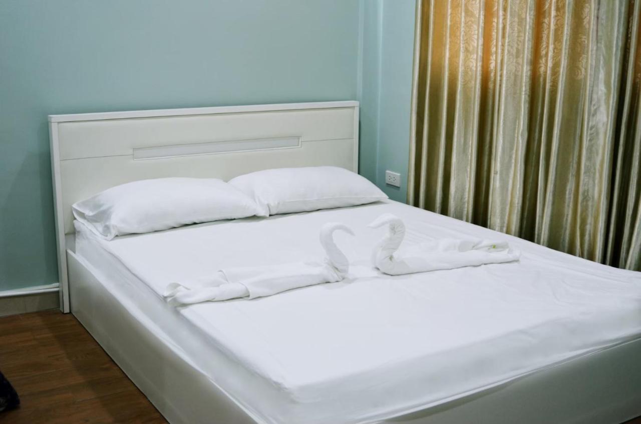 בנגקוק Baanpin Hotel & Cafe מראה חיצוני תמונה